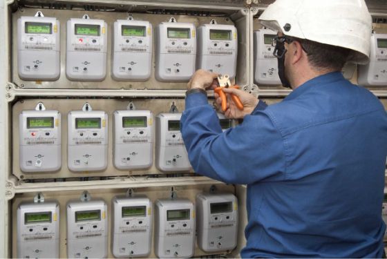 Medidores inteligentes: la posible solución a los cortes de luz y la chance de venderle energía a Edenor