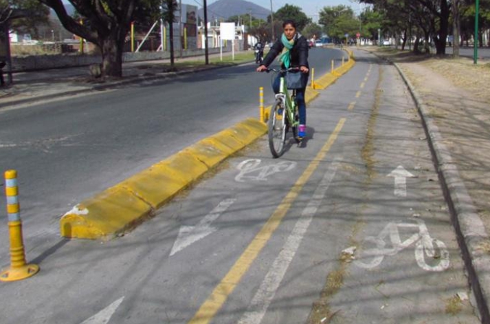 El HCD pide al Ejecutivo que se eval&uacute;e la construcci&oacute;n de bicisendas junto a las rutas