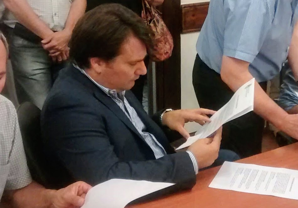 Kubar apuesta a los cambios de gabinete para remontar en octubre