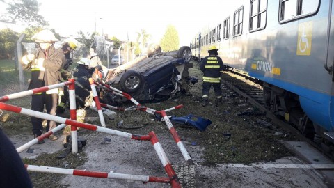 Dos heridos tras el choque del tren con un auto en un cruce céntrico