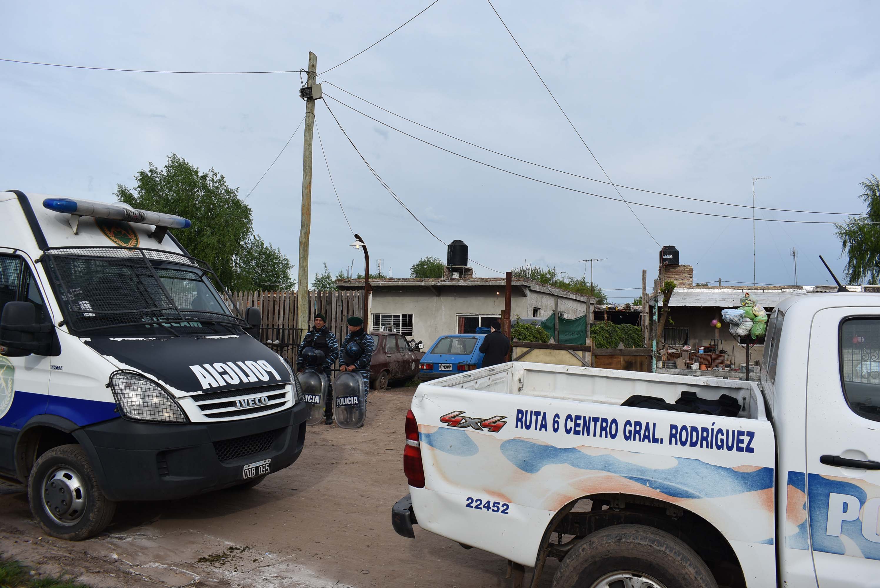 Se realizaron dos allanamientos en un barrio rodriguense