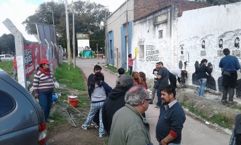 Las organizaciones volvieron a pintar el mural por Maldonado en el mismo muro