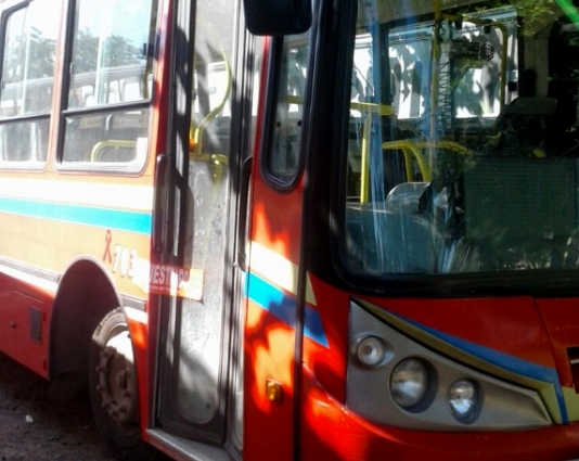 Un control vehicular a un colectivo de La Perlita terminó en conflicto y detención