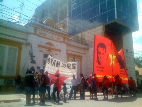 Manifestación de organizaciones sociales frente al Palacio Municipal