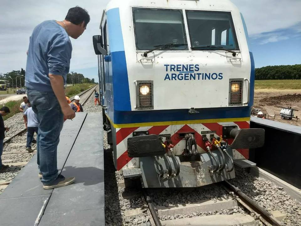 Volvió a funcionar el Sarmiento a Mercedes, pero quedan dudas sobre el puente modificado