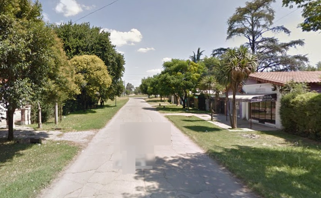 Una pareja de motochorros robó un comercio en el barrio Santa Brígida