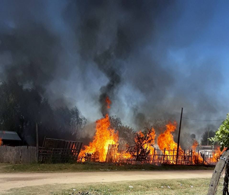 Incendio en un depósito de madera