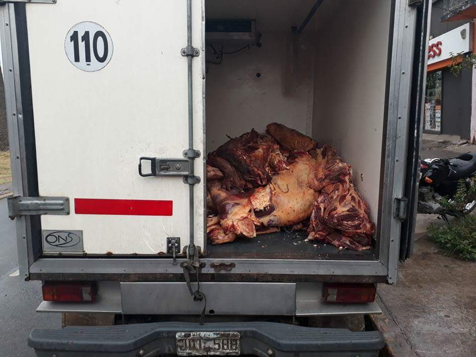 Decomisaron carne en mal estado mientras la descargaban en una carnicería céntrica