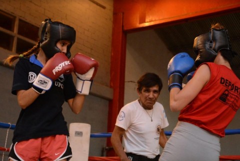 Se llevó a cabo un festival de boxeo solidario en el Polideportivo Municipal