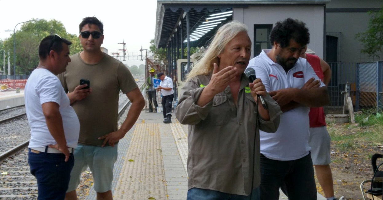 Grupos de Izquierda y gremiales reclamaron contra las decisiones ferroviarias