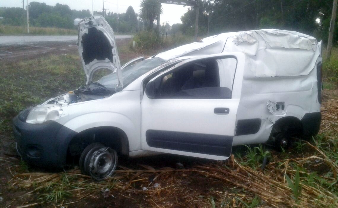 Camioneros intentaban robar autopartes de un vehículo chocado y fueron detenidos