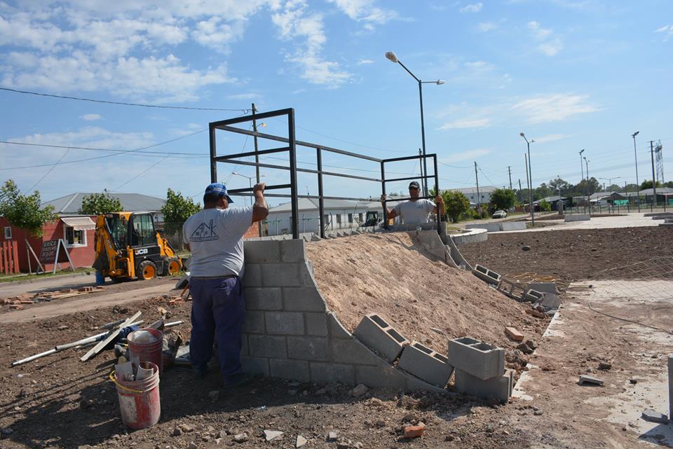 Avanzan los trabajos en el nuevo playón deportivo del barrio Bicentenario