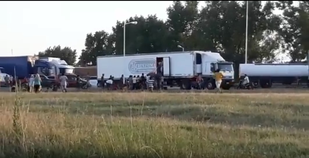 Saquearon un camión de La Serenísima en el Acceso Oeste