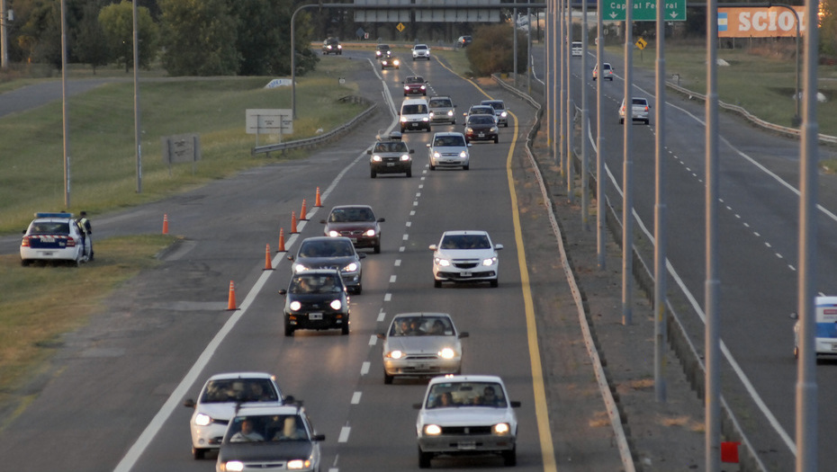 Comienzan y se intensifican las multas con radares en la Autopista del Oeste