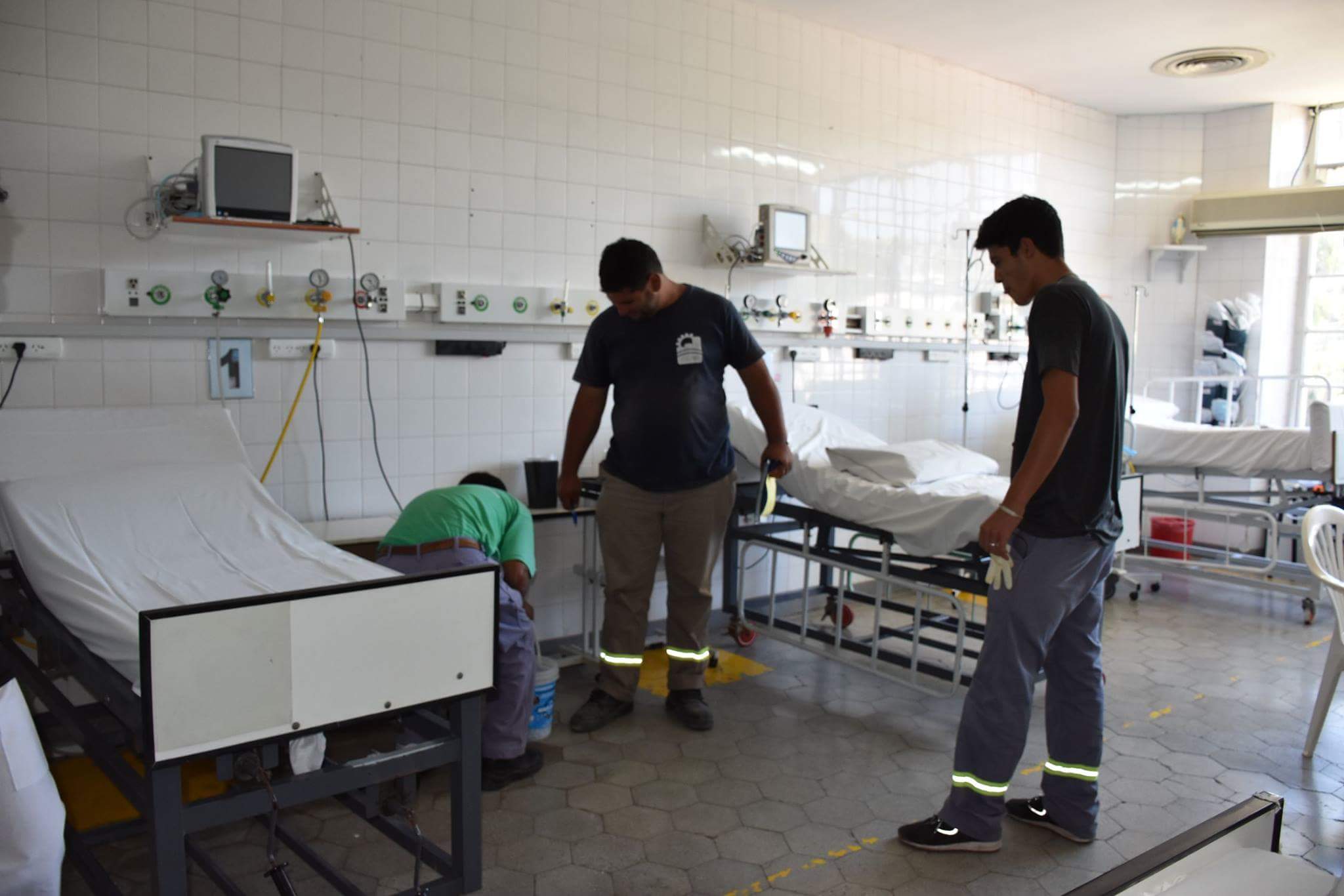 Trabajos de prevención contra las plagas en un barrio y el hospital