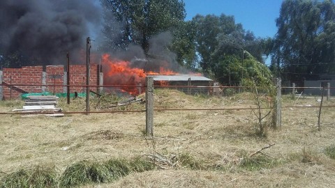 Incendio en dos casas en Agua de Oro: una bebé intoxicada