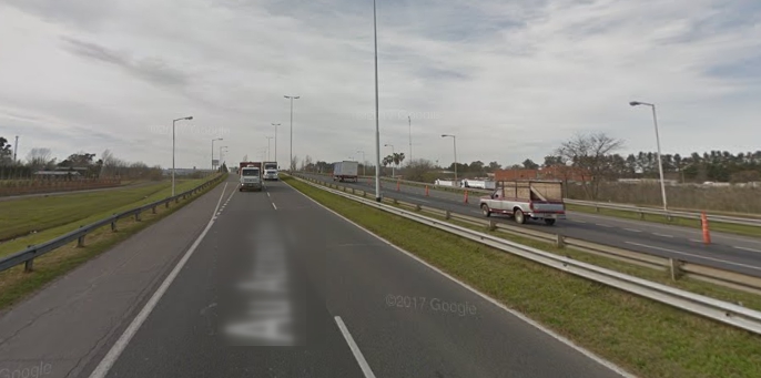 Un auto y una camioneta protagonizaron un fuerte choque en el Acceso Oeste