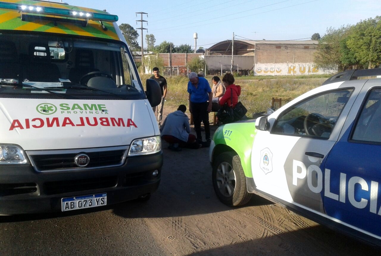 Una motociclista sufrió duras lesiones tras ser impactada por un camión de La Serenísima