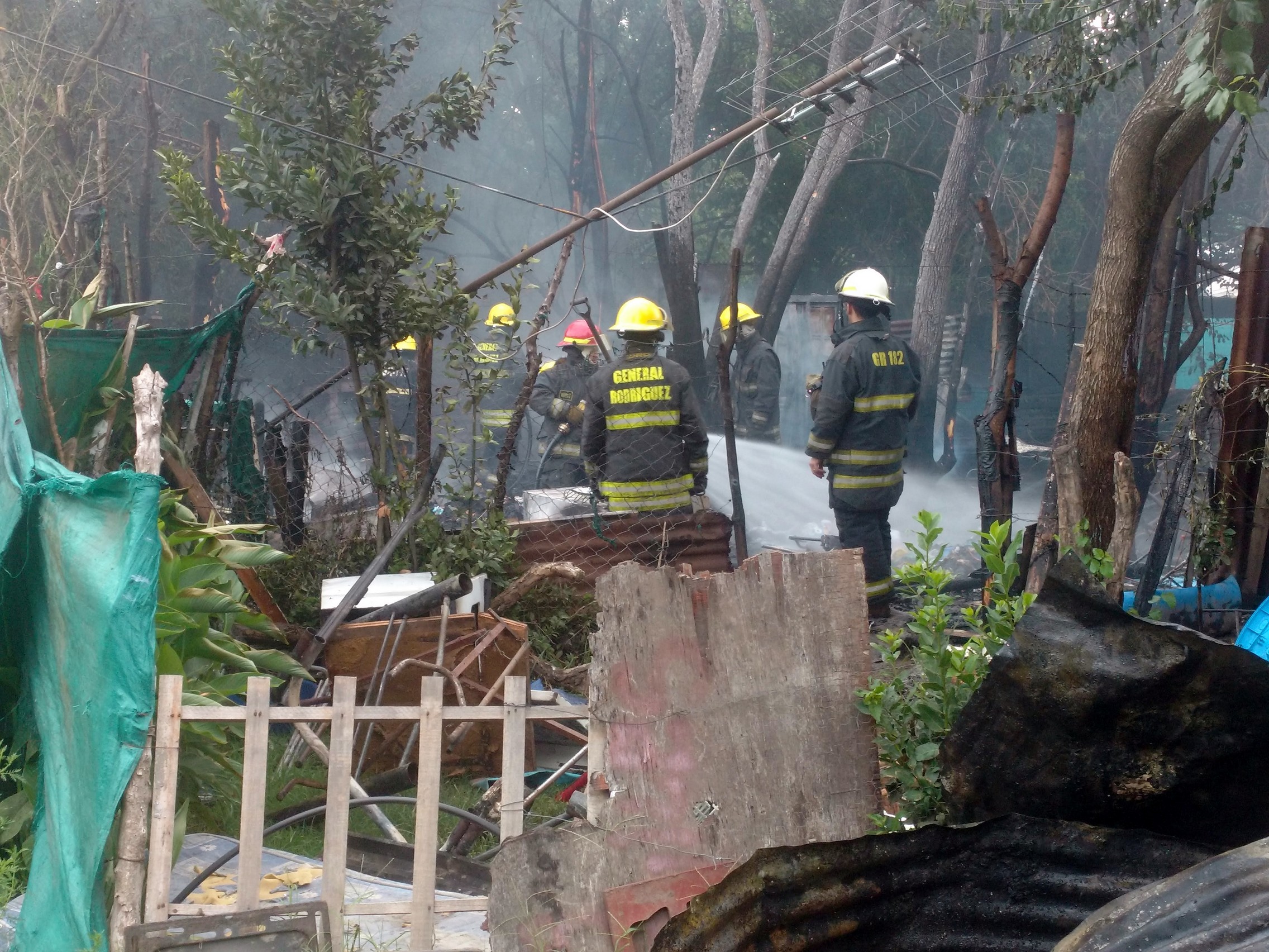 Un incendio con sospechas de haber sido intencional en barrio Los Viveros