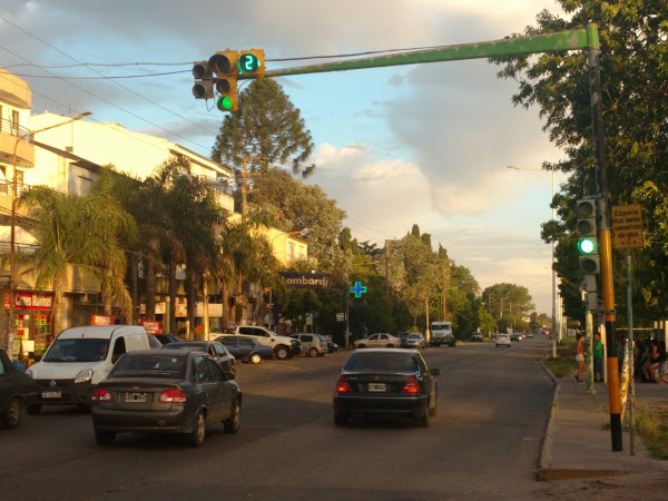 Colocan segunderos en semáforos de la Ruta 7
