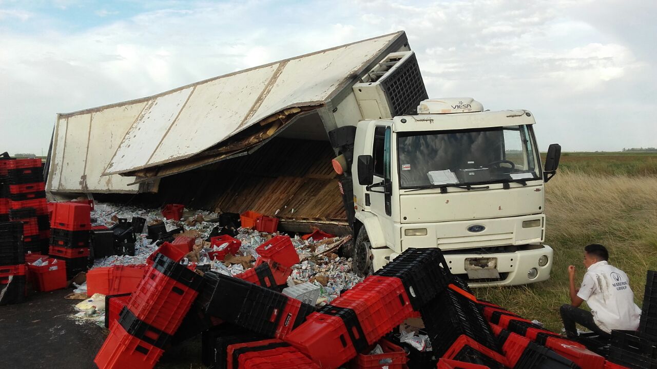Dos rodriguenses se accidentaron con un camión de lácteos en 9 de Julio