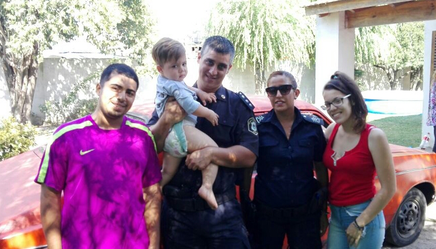 Policías salvaron a un nene ahogado con RCP