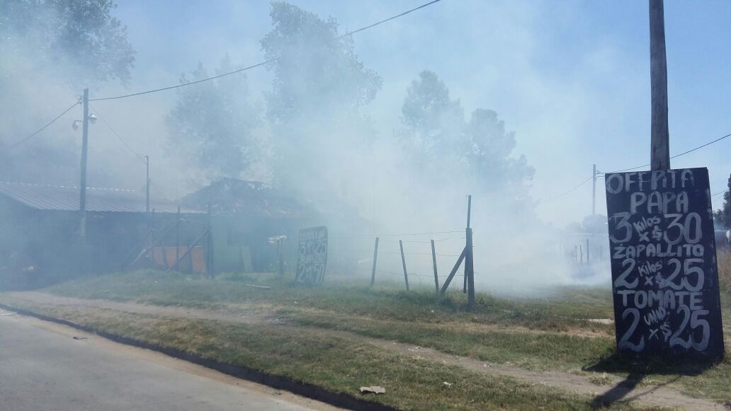 Se incendió un comercio cercano al Acceso Oeste