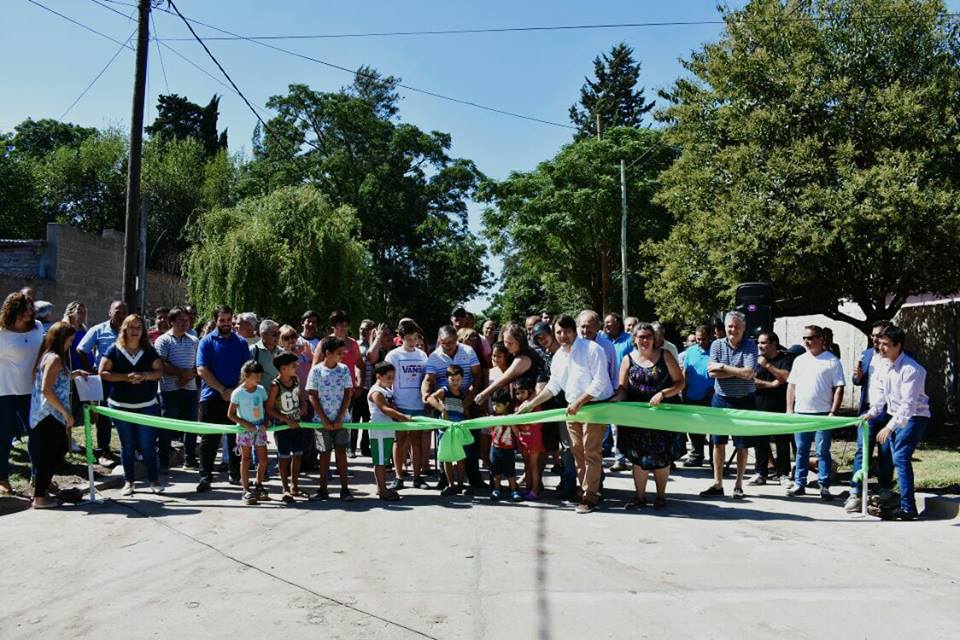 Se inauguró la pavimentación de una calle en unos de los barrios