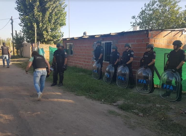 Se llevó a cabo otro operativo antidrogas en el barrio Agua de Oro