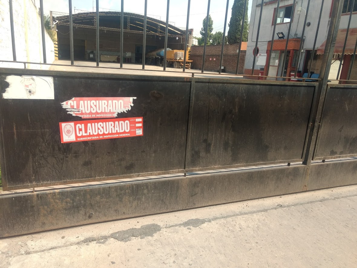 ¿A dónde mudará su estacionamiento la empresa "La Perlita"?