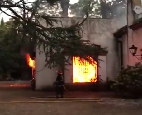 Se incendió una casa histórica y sospechan de que haya sido intencional