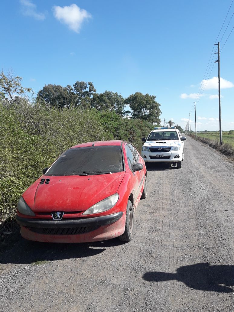 auto-abandonado-cerca-ruta-28-1
