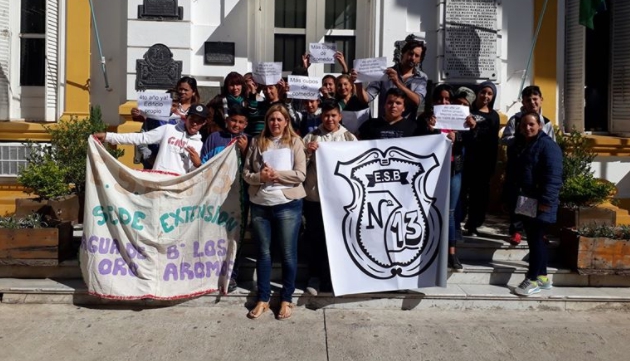 la-esb-13-reclama-por-falta-de-aulas