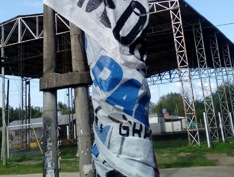 Por un accidente con un pasacalles, la GOU infraccionó un comercio