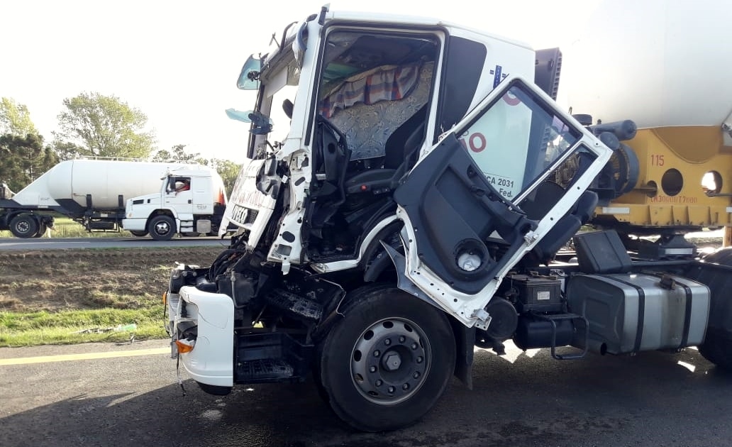 Otro accidente fatal sobre la Ruta 6 en choque en cadena entre camiones
