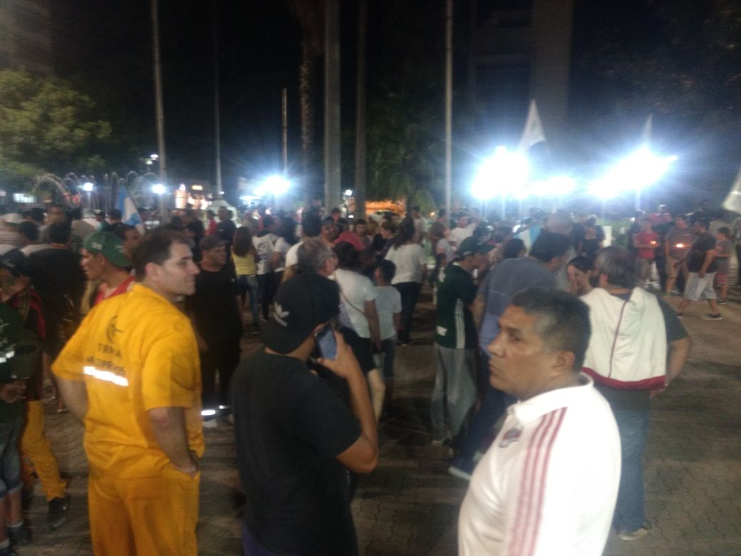 Movilización contra el tarifazo en la Plaza Central Martín Rodríguez