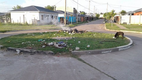 Bicentenario: el Municipio avisó que multará a quienes arrojen residuos en esquinas y rotondas del barrio