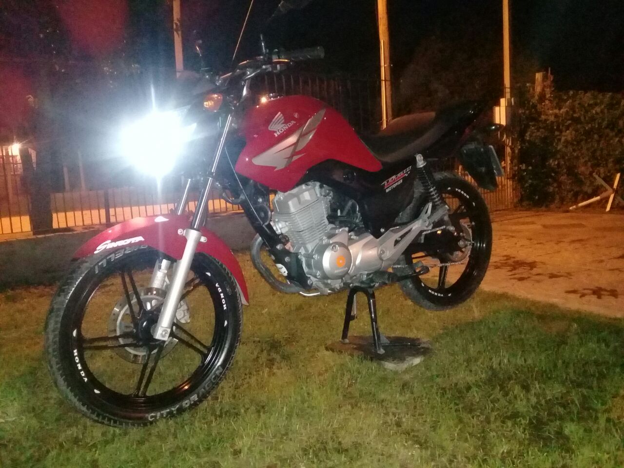 Robaron una moto en una casa en Almirante Brown