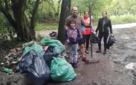 Vecinos inician "plogging": Deporte y limpieza del Polideportivo