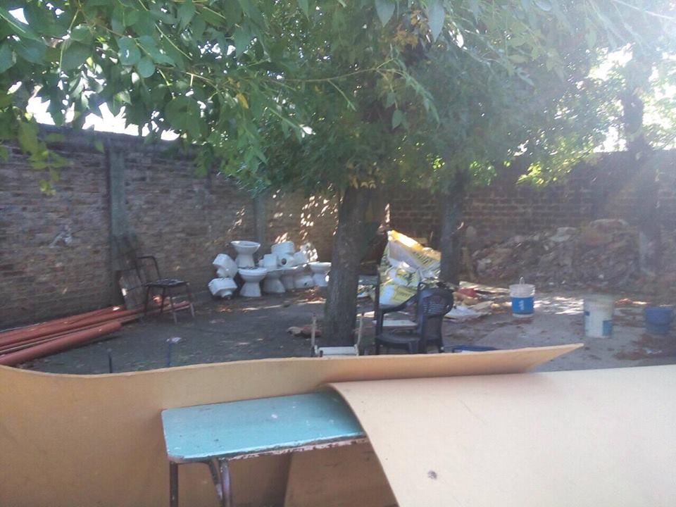 La Escuela Primaria N°6, con polémica por el mal estado de una obra en los baños