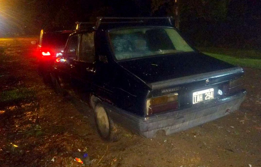 Un auto y una moto chocaron en la rotonda de Las Latas