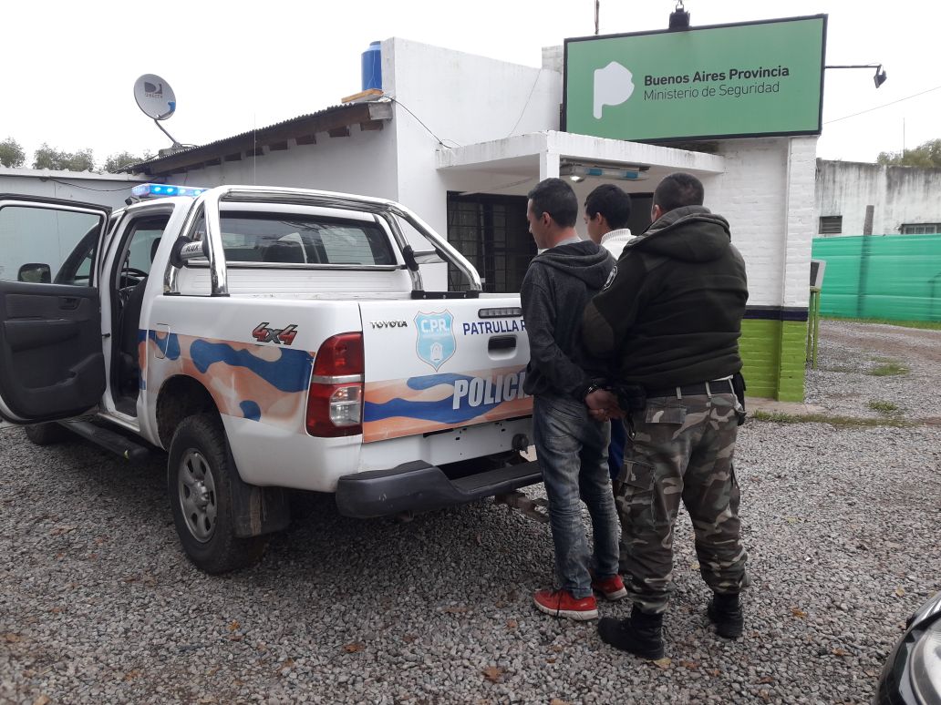 Detuvieron con droga a dos hombres en un auto de una empresa de seguridad