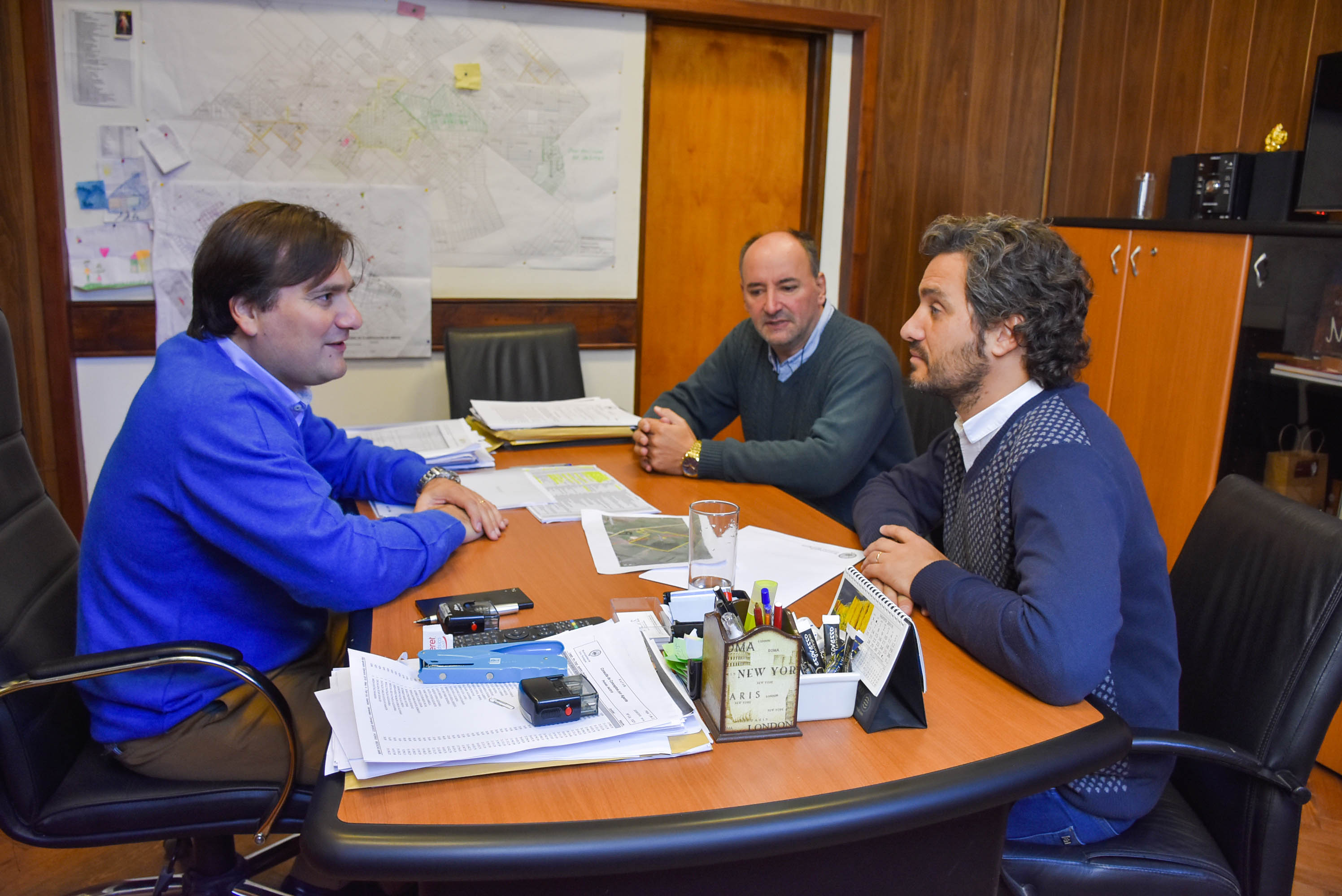 Hubo reuniones para evaluar modos de exigir las oficinas locales de gas y teléfono