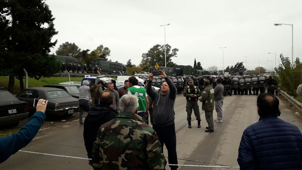 La Gendarmería hizo un enorme operativo y no hubo corte de la autopista