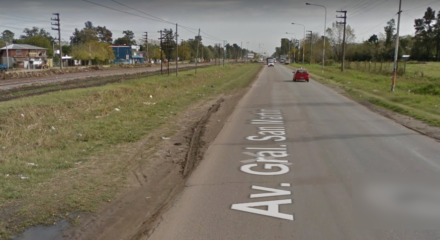 Iban en moto, chocaron a un perro y se salvaron gracias al casco
