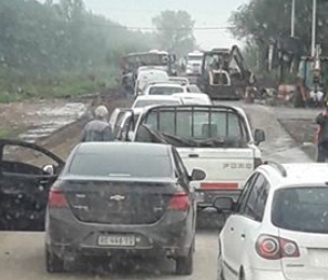 Obras de repavimentación generaron largas demoras en Ruta 24