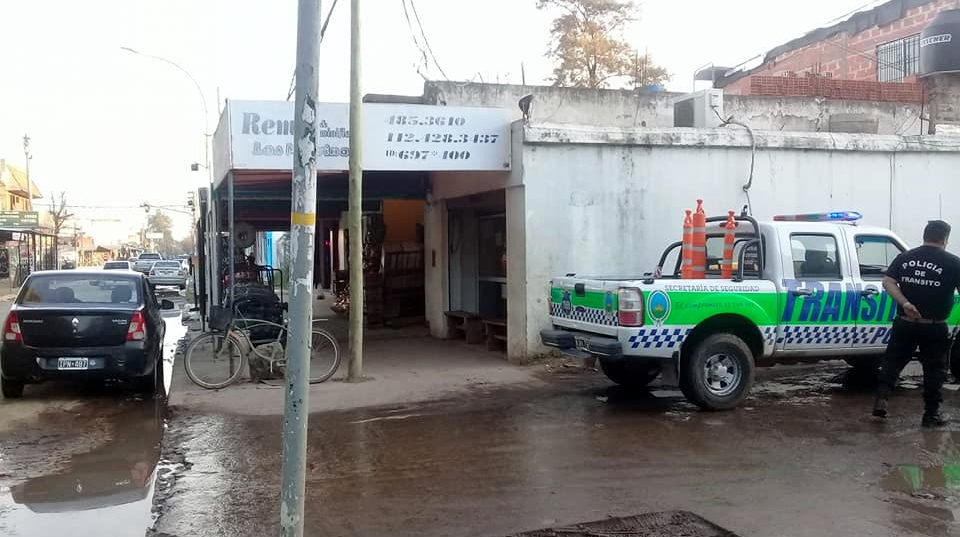 El Director de tránsito apuntó enojado contra las remiserías