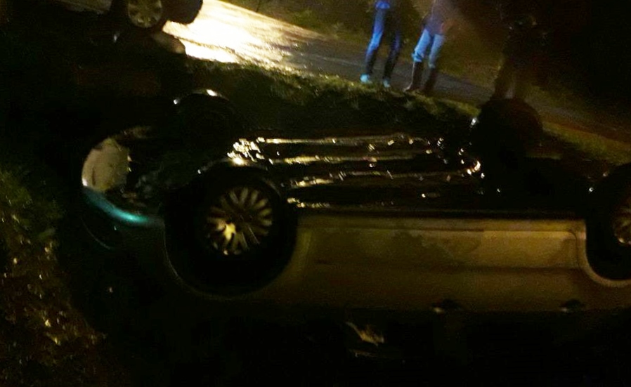 Vuelco de un automóvil en Ruta 24 y Alem