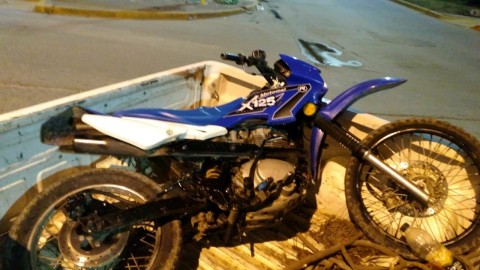 Detuvieron a tres personas con una moto que carecía de papeles