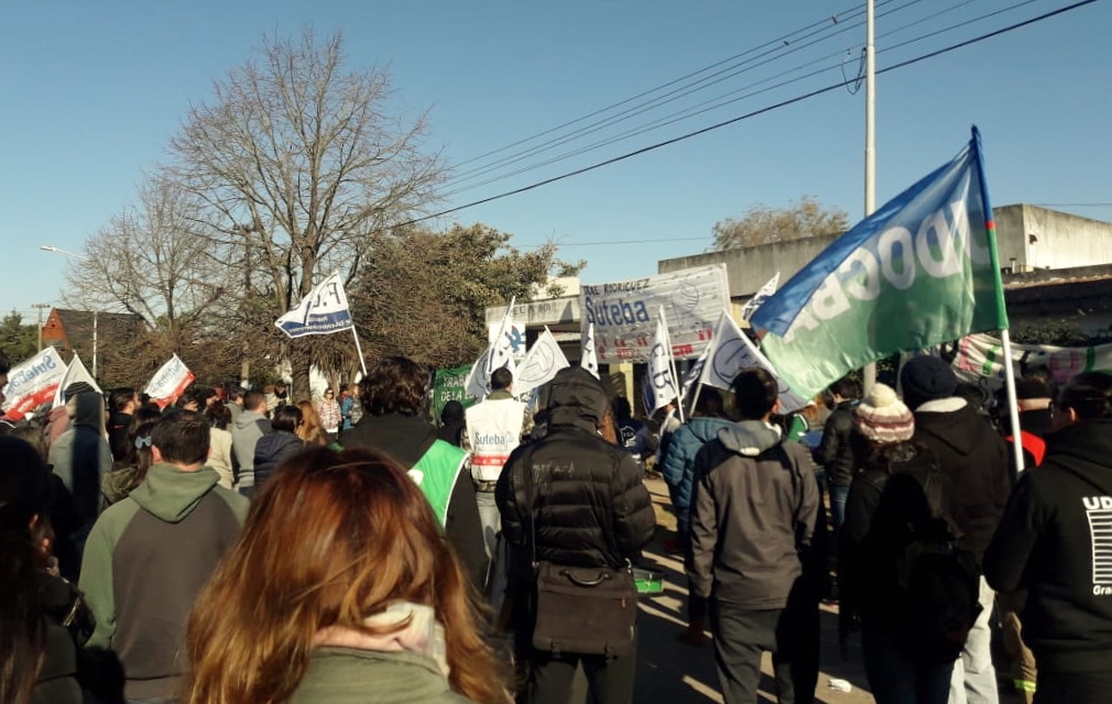 Movilización de docentes por cambios provinciales en los "gabinetes escolares"